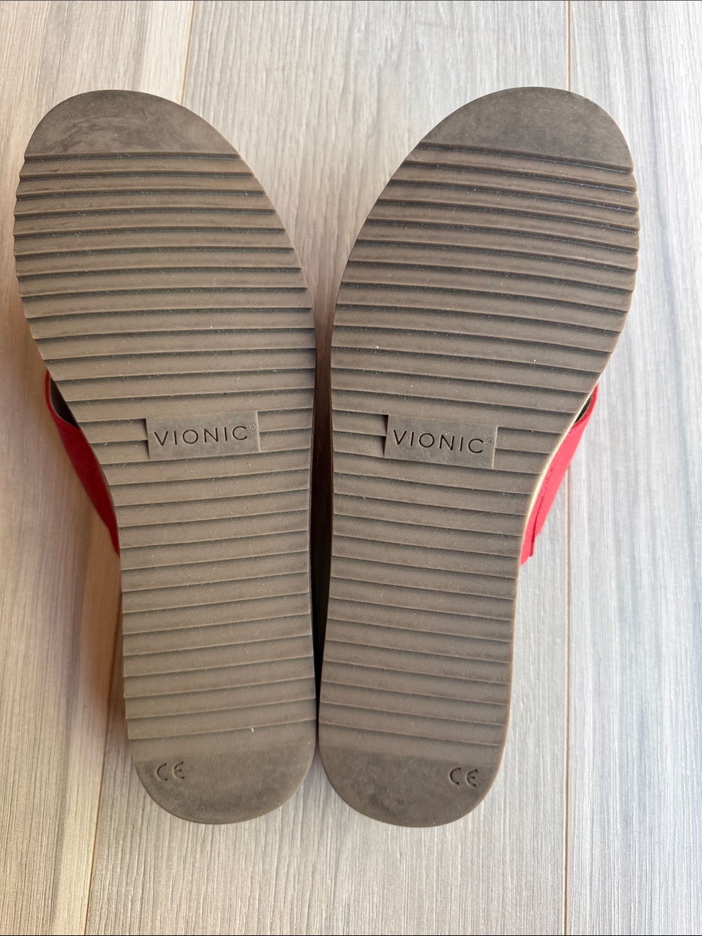 Vionic Women's Hayden Cherry Red Slide Sandals Size 9.5 - Picture 4 of 4